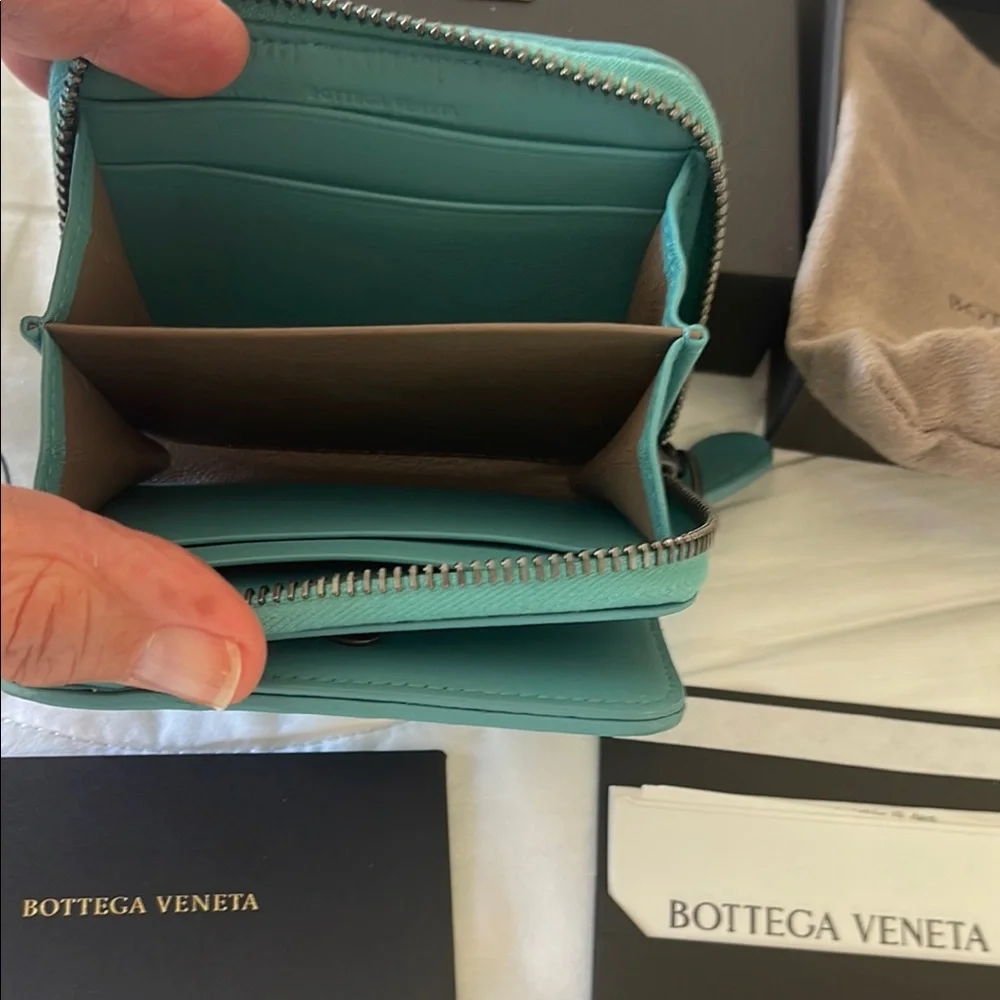 Bottega Veneta Blue Intrecciato Leather Wallet - Picture 4 of 8